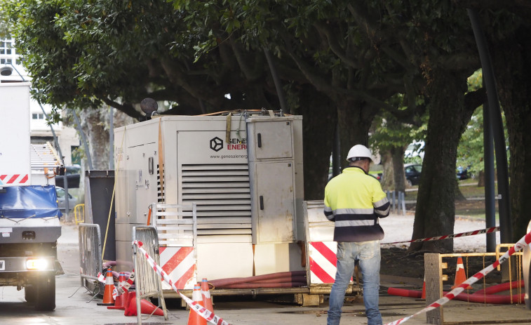 Una explosión en el transformador del Cantón deja sin luz a los vecinos del centro