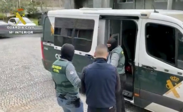 Detenidas tres personas de un grupo criminal que robaba con fuerza en viviendas de A Coruña y Pontevedra