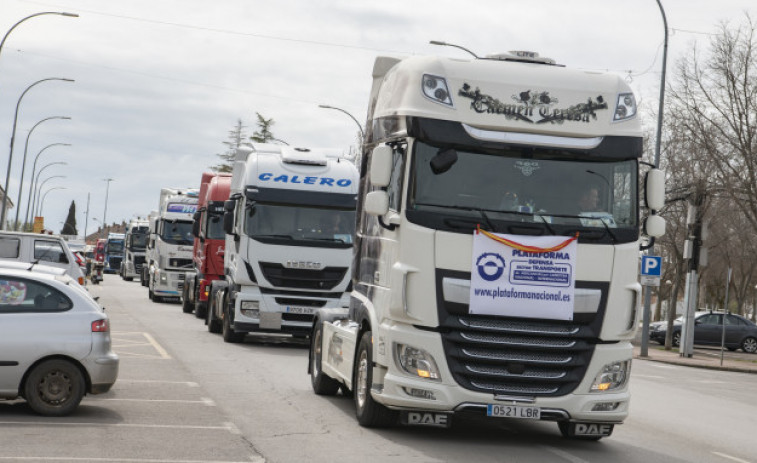 Transportistas autónomos convocan un nuevo paro indefinido desde el domingo