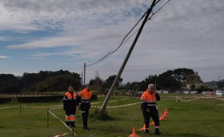 Denuncian el abandono de las instalaciones de telefonía en la parroquia de Covas