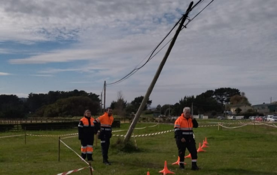 Denuncian el abandono de las instalaciones de telefonía en la parroquia de Covas