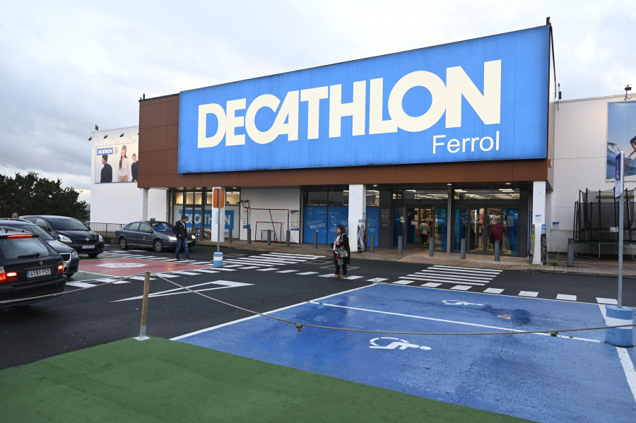 Decathlon celebra sus dos décadas de presencia en Ferrol y en Galicia