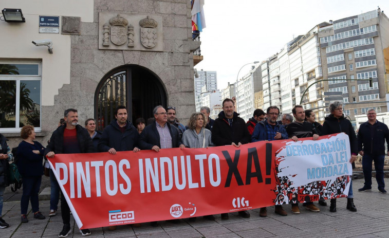 Los sindicatos entregan más de 5.000 firmas para pedir el indulto para López Pintos