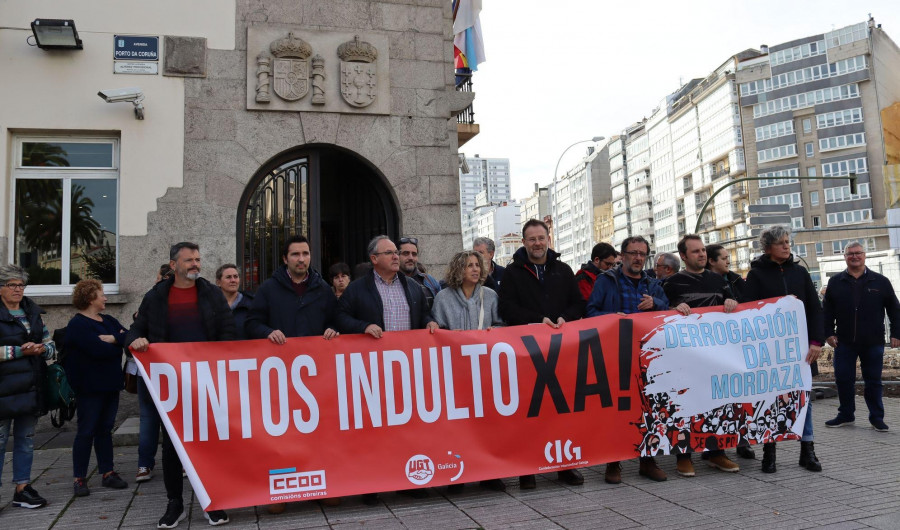 Los sindicatos entregan más de 5.000 firmas para pedir el indulto para López Pintos