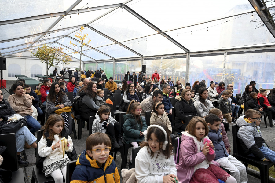 La plaza 23 de Novembro congrega los diversos actos del Día de Narón