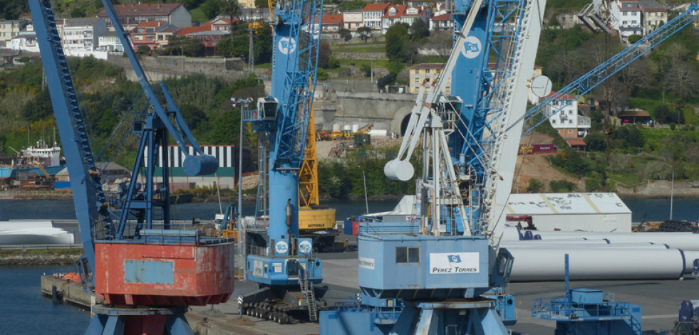 El Puerto renueva la licencia para la manipulación de mercancías a cuatro empresas