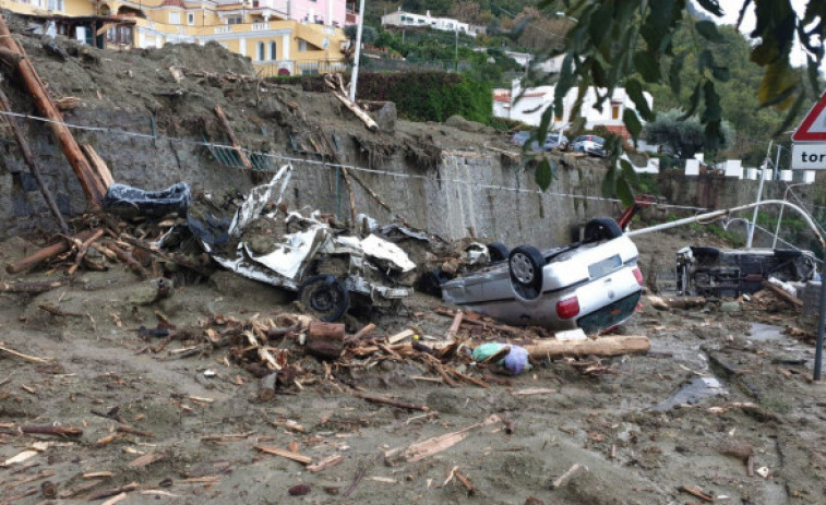 Buscan a una decena de desaparecidos en el corrimiento de tierra en Ischia