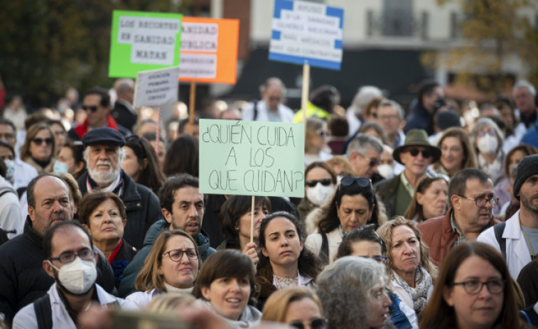 Los sanitarios se concentran para avisar de que Madrid 