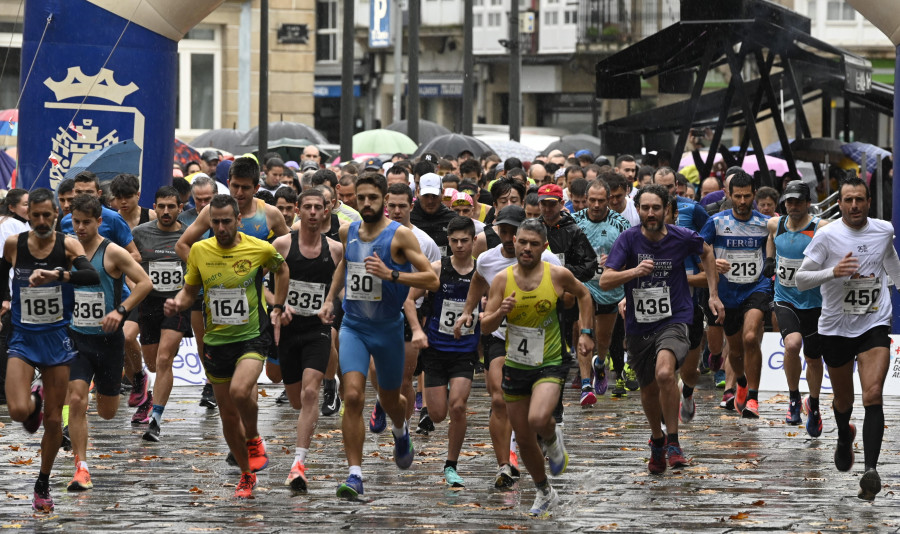 La lluvia no mermó los ánimos de la carrera contra la violencia machista