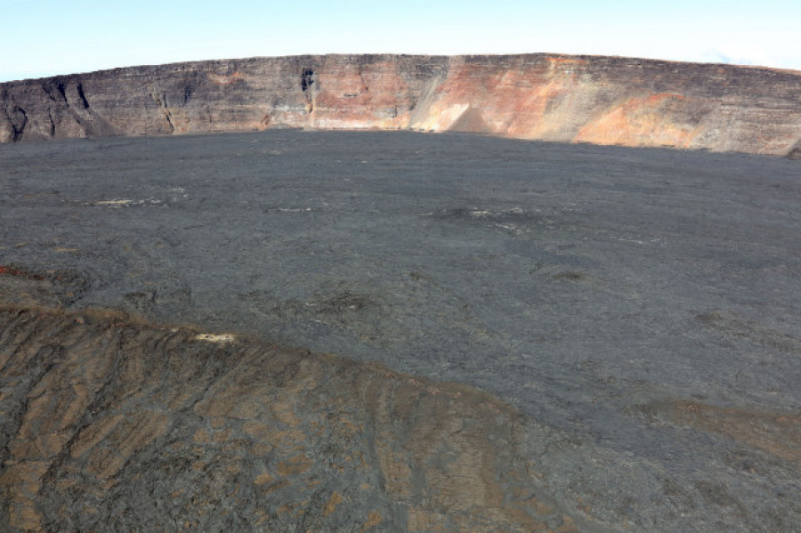 El volcán activo más grande del mundo entra en erupción en Hawái