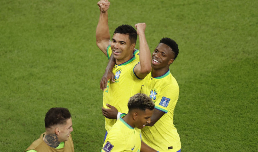 Casemiro manda a Brasil a octavos