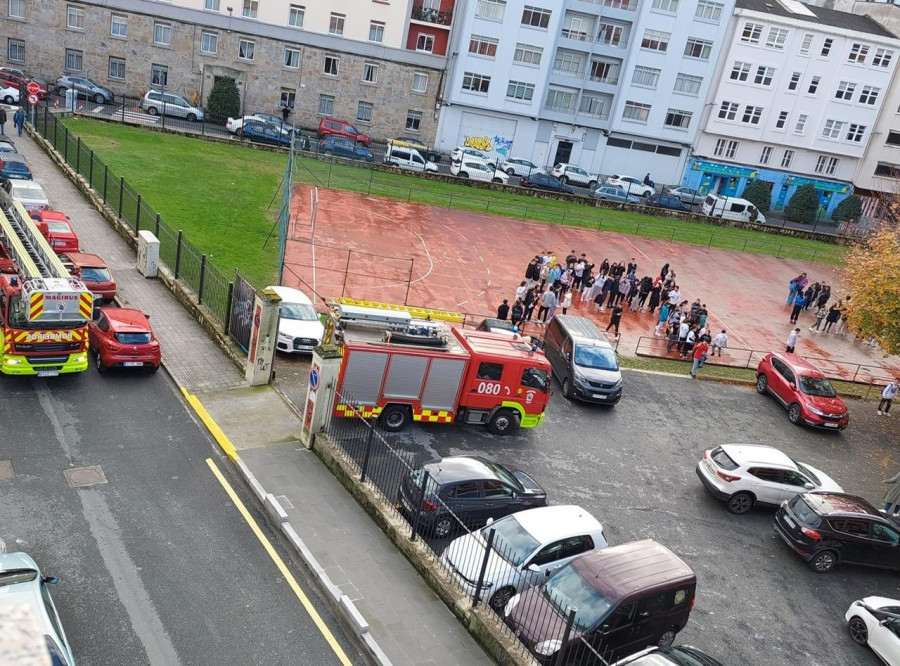 Un conato de incendio obliga a desalojar  a los alumnos del IES Concepción Arenal