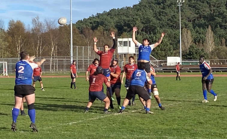 El Rugby Ferrol consigue dos ensayos ante el líder