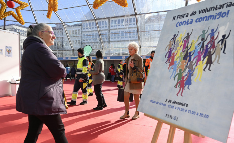 El voluntariado, protagonista de la feria con la que ayer se inauguró la carpa de Armas