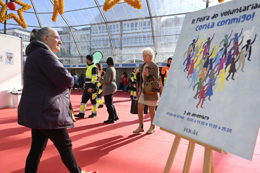 El voluntariado, protagonista de la feria con la que ayer se inauguró la carpa de Armas