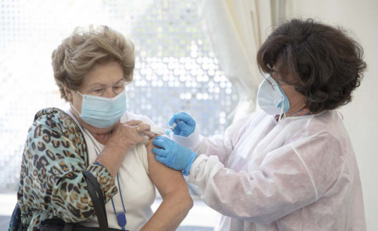 Más del 75 % de los mayores de 65 años ya están vacunados contra gripe en Galicia