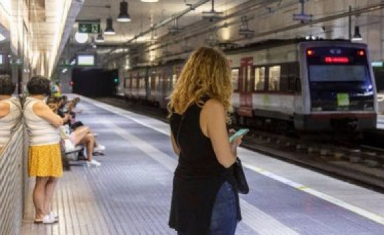 Varios pasajeros heridos al colisionar dos trenes en la estación de Montcada