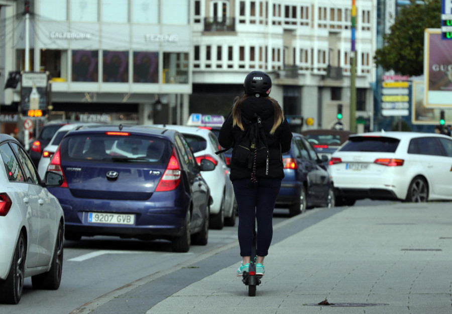 El boom de los patinetes eléctricos ha llegado a Ferrol y con ellos las dudas que se generan sobre su uso