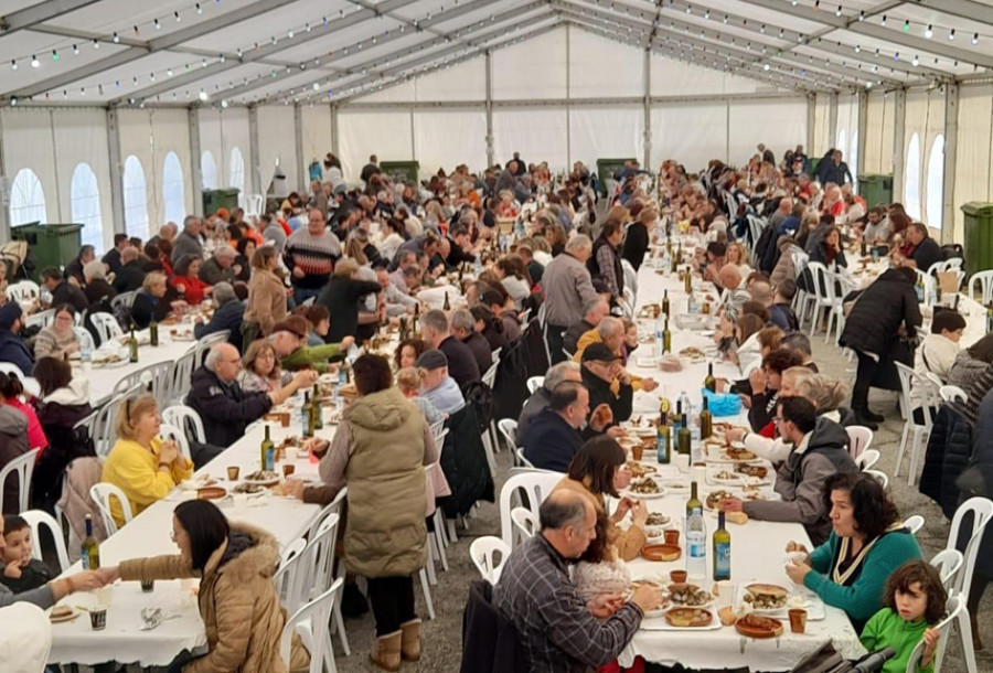 Mañón se rindió al marisco de la Ría do Barqueiro en una fiesta con más de tres décadas de vida