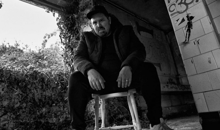 Retratos en blanco y negro en la exposición “Disparando con mis ojos” de Carlos Muiños