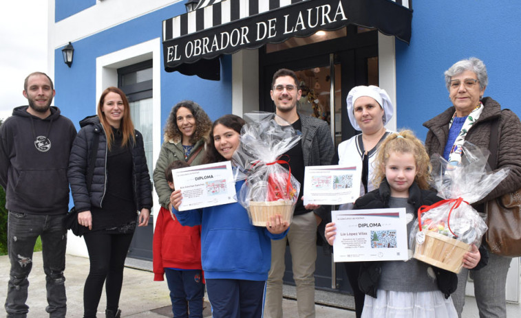 Caamouco hace entrega de los premios de la última edición de su concurso de postales