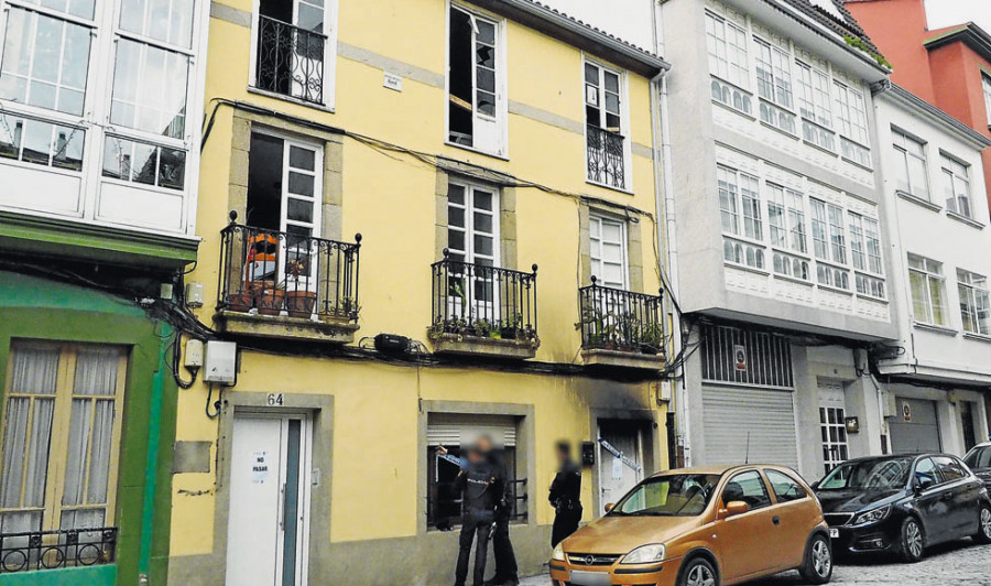 Un hombre pierde la vida en un incendio de madrugada en Esteiro