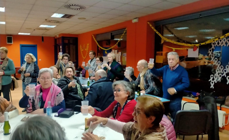 Las actividades en el local social de la calle Río Xubia superan el medio centenar de participantes