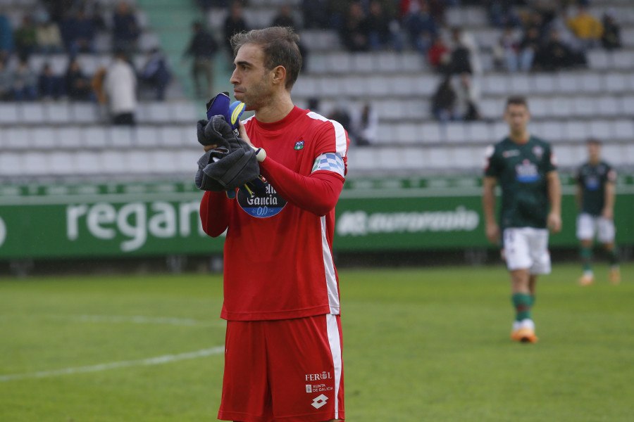 El portero del Racing de Ferrol Diego Rivas se recupera de su operación