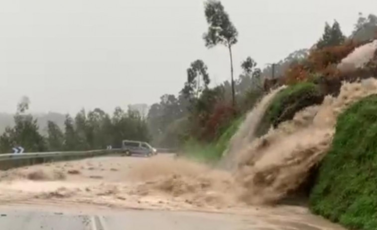 Las lluvias torrenciales provocan numerosas inundaciones a lo largo de toda Ferrolterra