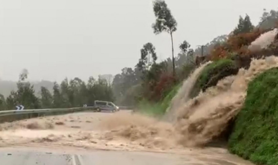 Las lluvias torrenciales provocan numerosas inundaciones a lo largo de toda Ferrolterra