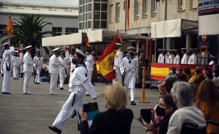Defensa beca a 500 militares para que estudien un grado universitario, un máster o una FP