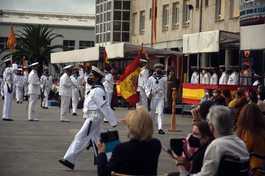 Defensa beca a 500 militares para que estudien un grado universitario, un máster o una FP