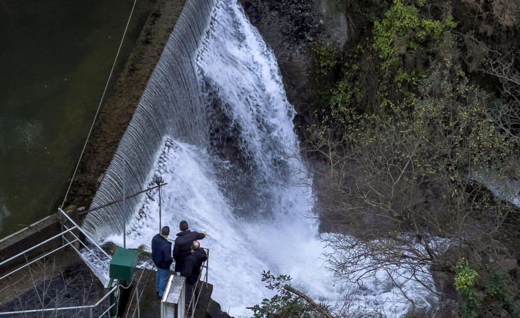 San Sadurniño mantiene el cierre temporal de la presa de Río Castro