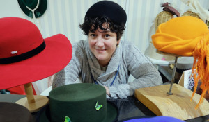 Julia Vilariño, la artesana de Pontedeume que hace sombreros a medida