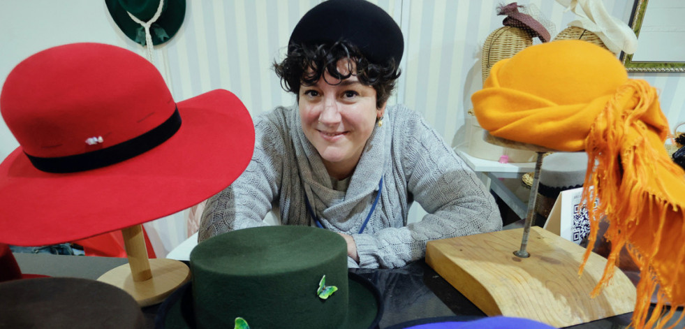 Julia Vilariño, la artesana de Pontedeume que hace sombreros a medida