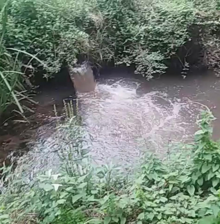 Eliminados dos puntos de vertido de aguas residuales en el paseo del río Condomiñas