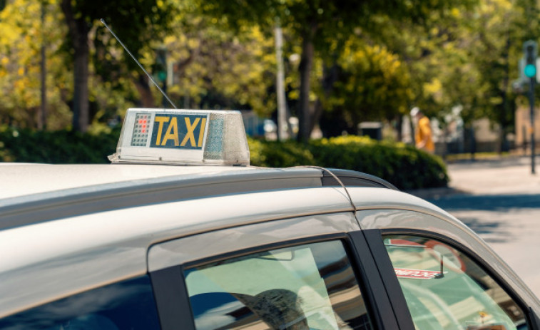 Rebajan un año la condena a un taxista que violó a una clienta en Santiago