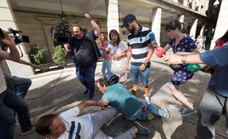 Condenan a 3 años de prisión al director de una web por difundir datos de la víctima de la Manada de San Fermín