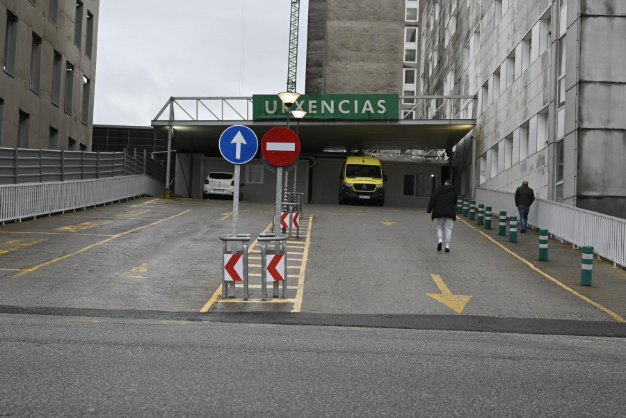 Trasladada al hospital una septuagenaria tras chocar contra un árbol en Pontedeume