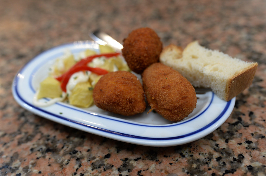 Trece establecimientos de Mugardos celebran el Día Internacional de la Croqueta