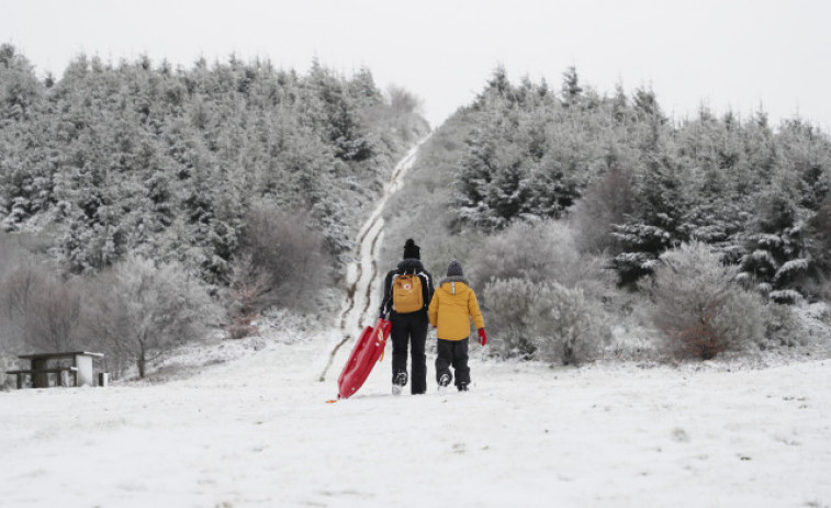 Las montañas de Ourense y Lugo registran las primeras nevadas