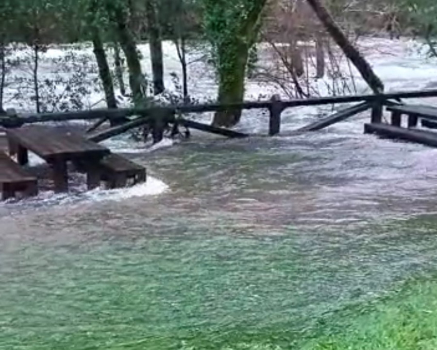 Así baja el río Eume a su paso por los merenderos de Pontedeume