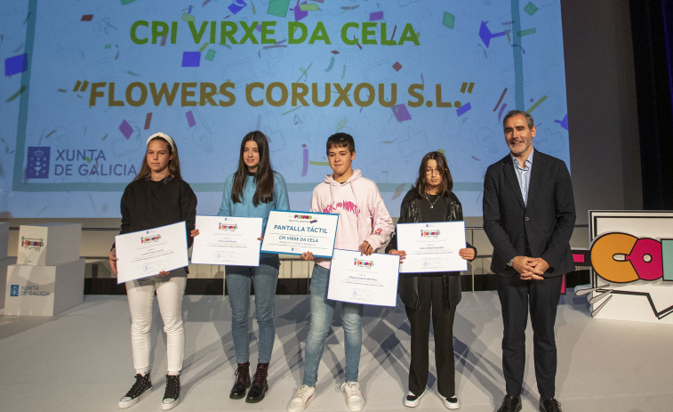 El alumnado del Virxe da Cela de Monfero recibe un premio por un proyecto de prendas sostenibles