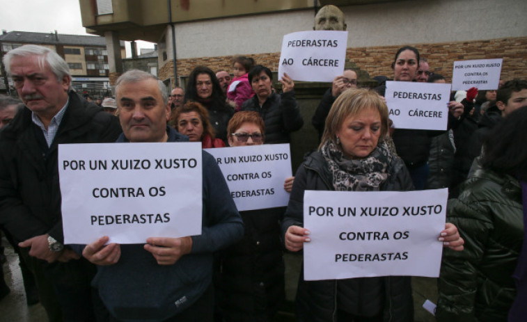 Los condenados por abusar de una niña en Baleira deben ingresar en prisión