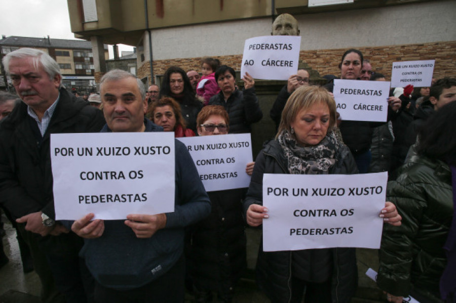 Los condenados por abusar de una niña en Baleira deben ingresar en prisión