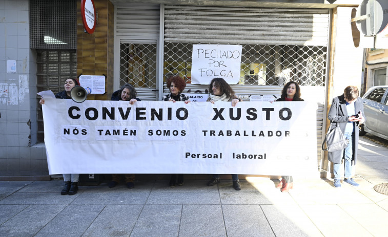 Trabajadores de CCOO Ferrol se unen a las protestas por la parálisis de su convenio