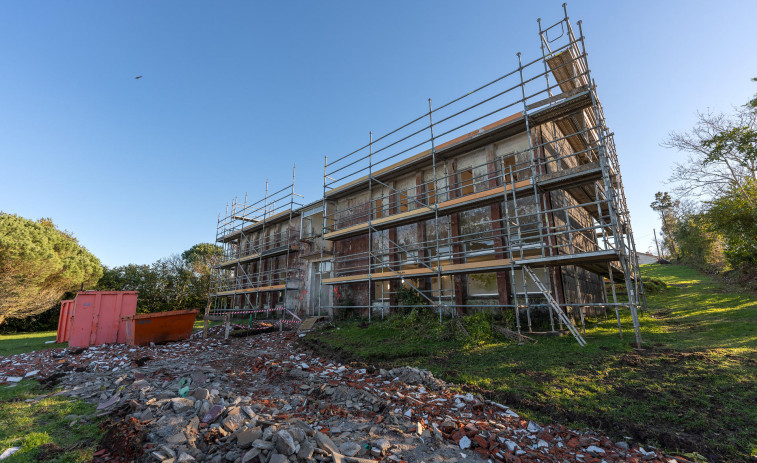 Avanzan “a buen ritmo” las obras de rehabilitación de la antigua escuela de Igrexafeita