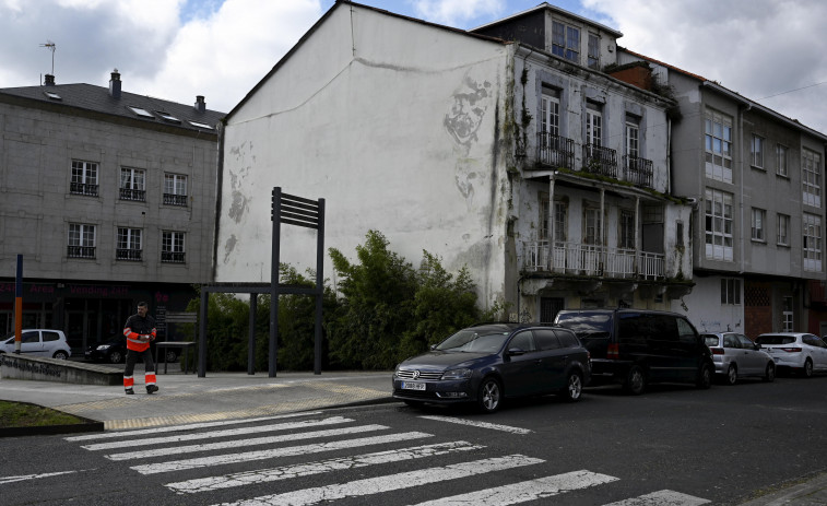 Urbanismo abordará con la AVV de Esteiro el estado de los edificios en ruinas del barrio