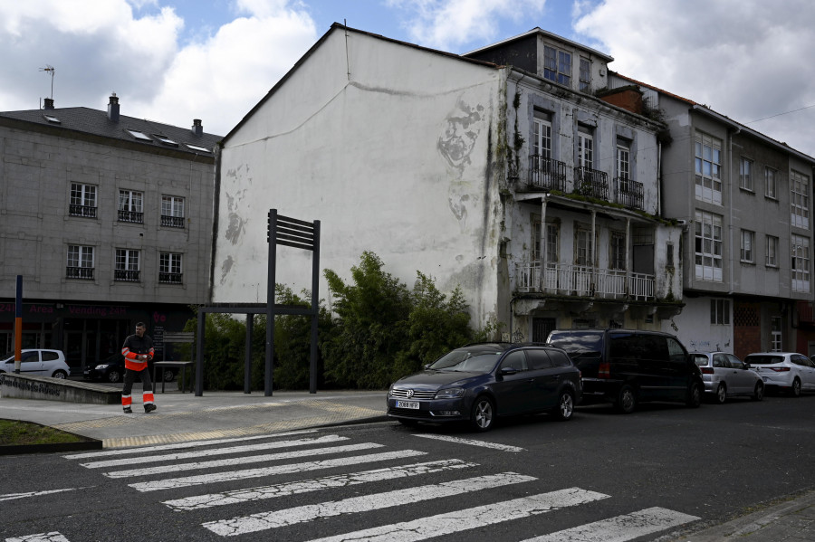 Urbanismo abordará con la AVV de Esteiro el estado de los edificios en ruinas del barrio