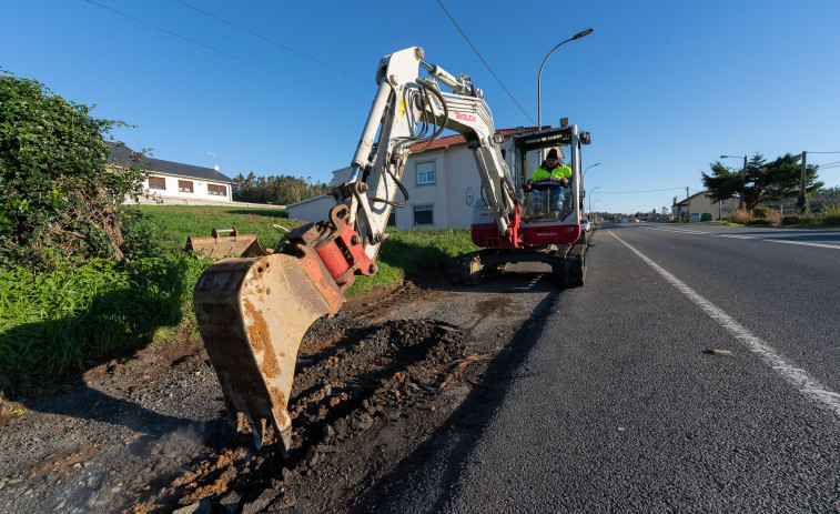 Moeche invierte 100.000 euros en las obras de reparación de dos tramos de aceras en Abade